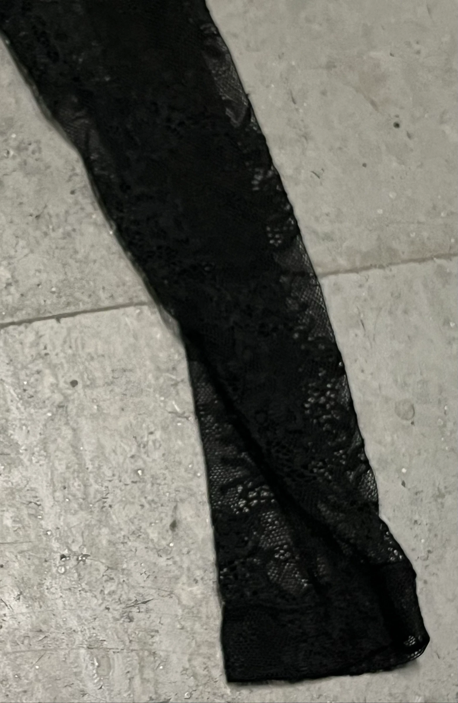 Top cropped preto com mangas de renda – photo 15